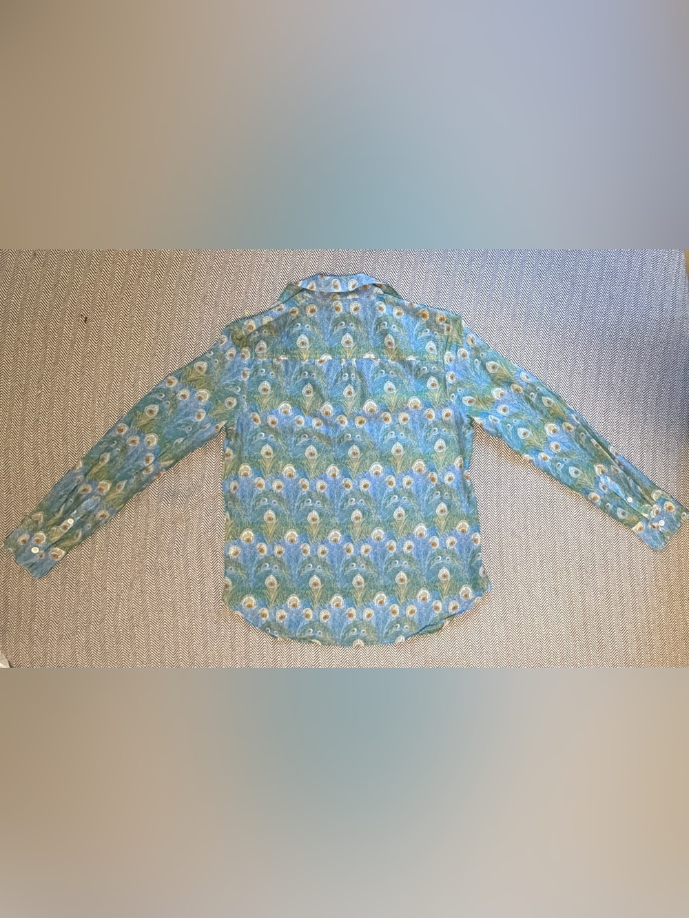 J. Crew Light Blue Peacock-Print Button-Down Cotton/Silk Shirt. Size 6 - Picture 7 of 10
